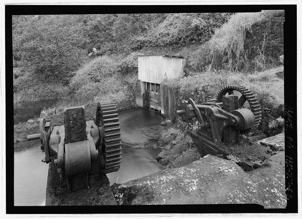 Control gates to East Maui Irrigation system in vicinity of Kopili`ulu Bridge